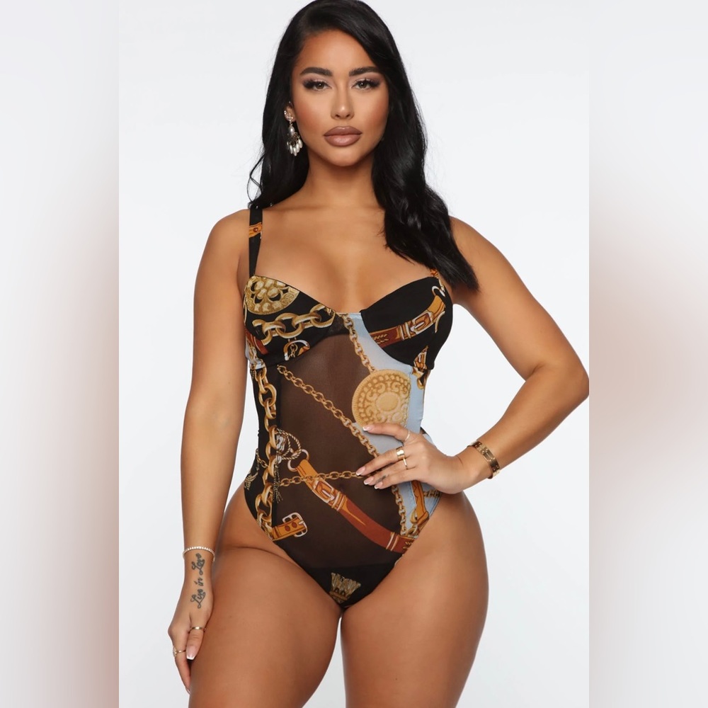 Fashion Nova bodysuit multicolored. Size Large.